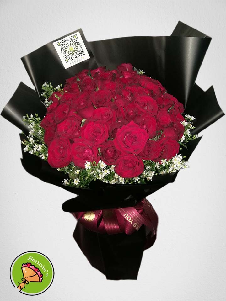 red roses, red rose bouquet, 50 roses, black wrap bouquet, elegant bouquet, bennies flowers